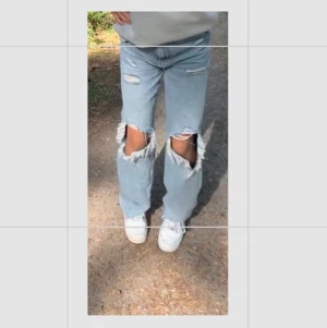 Jeans från hm - Skiiit snygga jeans från hm. Är i storlek 34💓 hade en budgivning förut med tar upp den igen så buda vad ni vill över 200😍 budet ligger på 230kr just ni