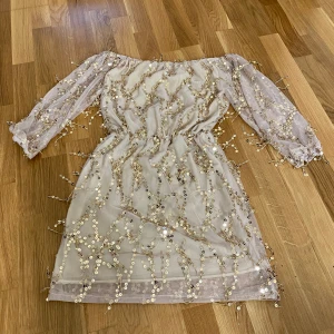 Klänning - Från Dennis Maglic storlek S 