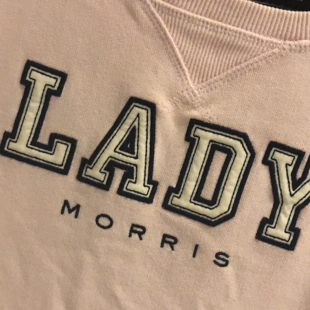 Fin och skön tröja från Morris, helt oanvänd och i väldigt bra skick, är i strl xs men skulle säga att den även passar S och M🥰. Tröjor & Koftor.