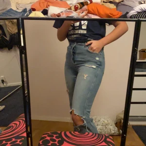 Bik Bok - Ett par byxor som är jätte snygga, sitter bekvämt och passar till allt.