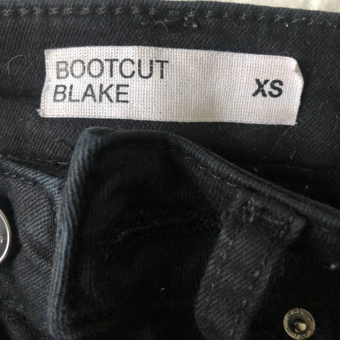 Svarta bootcut jeans  - 90