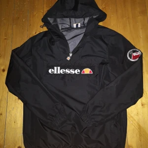 Ellesse jacka herr M - Ellesse jacka i nytt skick. Storlek Medium 