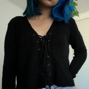 Stickad tröja - En stickad tröja från forever 21 som jag aldrig använt. Vädigt bra skick, kund står för frakt :) 