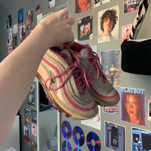 Nike sneakers  - Skit balla vintage sneakers, tyvärr har de inte kommit till användning och därav säljer jag dem.