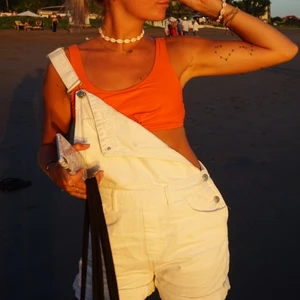 Byxdress  - En riktigt snyggt och skönt plagg för en varm sommardag. 