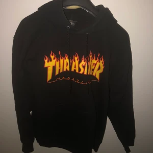 thrasher hoodie - frakt ingår i pris! thrasherhoodie i fint skick, knappt använd, som ny. 