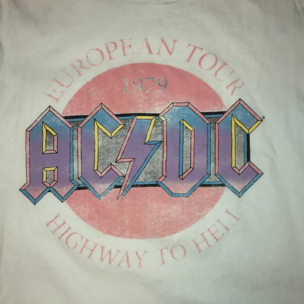 Highway to hell Europa tour 50kr+frakt. T-shirts.
