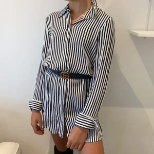 Zara skjorta eller tunika - Funkar som både tröja och klänning, bra kvalite. Frakt 37kr💙💙