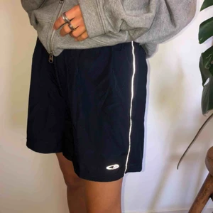  - Skitcoola championbyxor som funkar till vad som!🥰 passar både en xs och medium då dom är rätt så baggy. Knappt använda! Frakt tillkommer💘