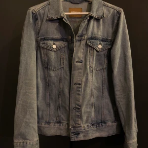 Denimjacka - -Denimjacka från Weekday                                           -Storlek S.                                                                      -Skick 10/10