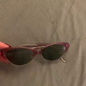 balla solglasögon från beyond retro ordpris 100kr
