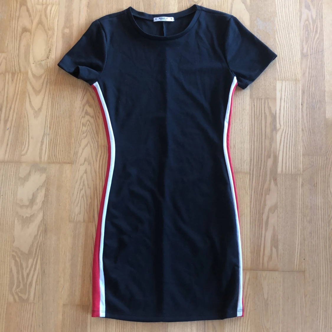 Tajt klänning från pull & bear