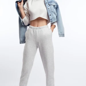 Mjukisbyxor - Säljer mina knappt använda mjukisbyxor ifrån Gina Tricot. Frakt tillkommer 🥰