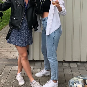 säljer mina absoluta favoritbyxor ❣️ - säljer pågrund av att dom blivit för stora, superskönt i materialet! Frakt 59:- 