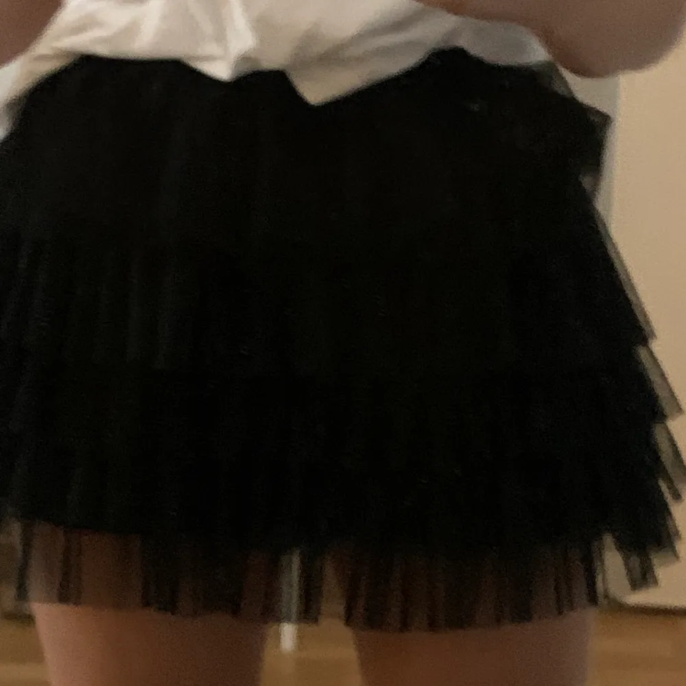 Skit snygg kjol, är dessvärre lite för lång(är 165) cm. Kjolar.