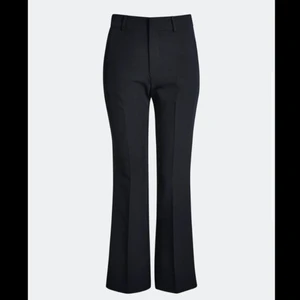 Kostymbyxor - Svarta kostymbyxor från bikbok!💖