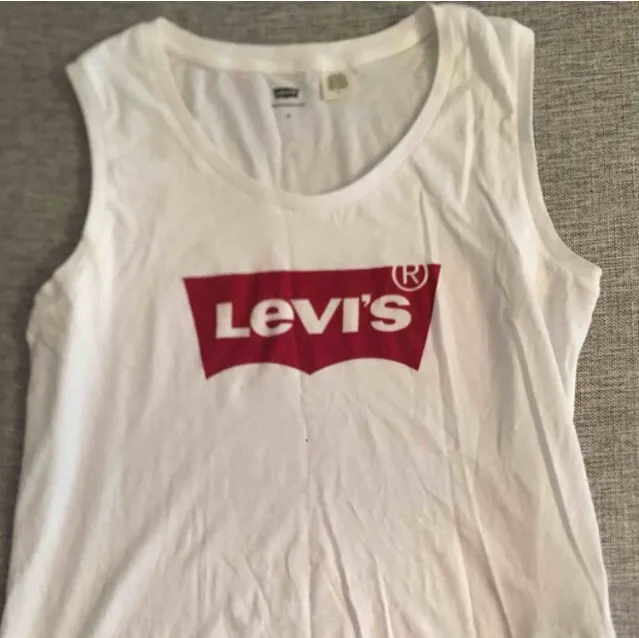 Levis t-shirt , som använt bara 2 gånger, stl M men passar en S också. T-shirts.