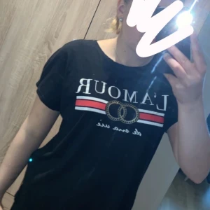 New yoker  - Storlek M passar M/L från new yoker 50kr+frakt köparen står för frakten 