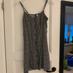 Klänning - Somrig klänning med jätteskönt material! 70kr + frakt