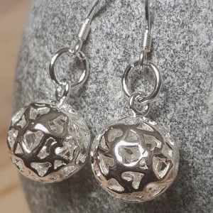 Nya sterling silver vackra bollar 925  - Nya silver krock Örhöngen vackra bollar med stämpel 925 🥳 leveras med present box. SE PÅ BILDERNA! * Bjuder på portot 🤪🥳😌