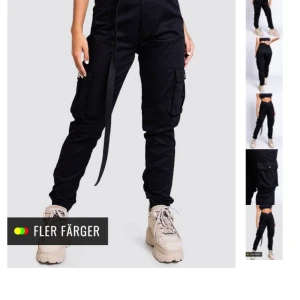 Cargopants  - Använda 3 gånger så i väldigt bra skick. Originalpris 499. Frakten blir 59 kr 😊