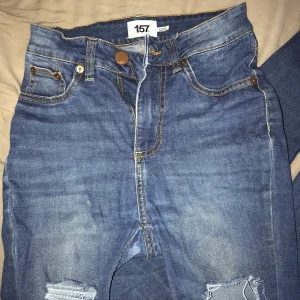 Slitna jeans - Från lager 157, högmidjade och väldigt stretchiga 🥳 Frakt tillkommer