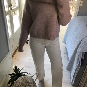 Sandro Paris Jeans  - sandro Paris jeans. Super unik och cool färgning, använda ca 5 ggr. Nypris 2700kr. Säljes pga de inte kommer till användning. 