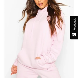 Rosa hoodie - Intressekoll på denna rosa hoodie! Skriv vad ni hade kunnat lägga på den!