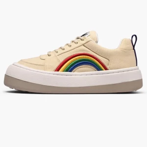 Eytys sneakers - Så fina eitys skor som är så passande till sommarn, använda 2 gånger men rena, köpt för 2.200 kr nya💕