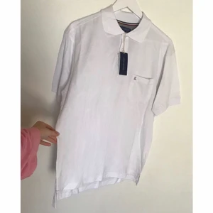 T-shirt - T-shirt från Long Island i storlek XL! Ny skick! Köparen står för frakten men kan även mötas upp i Uppsala, Knivsta eller Sigtuna. Tveka inte att fråga mig om något! 