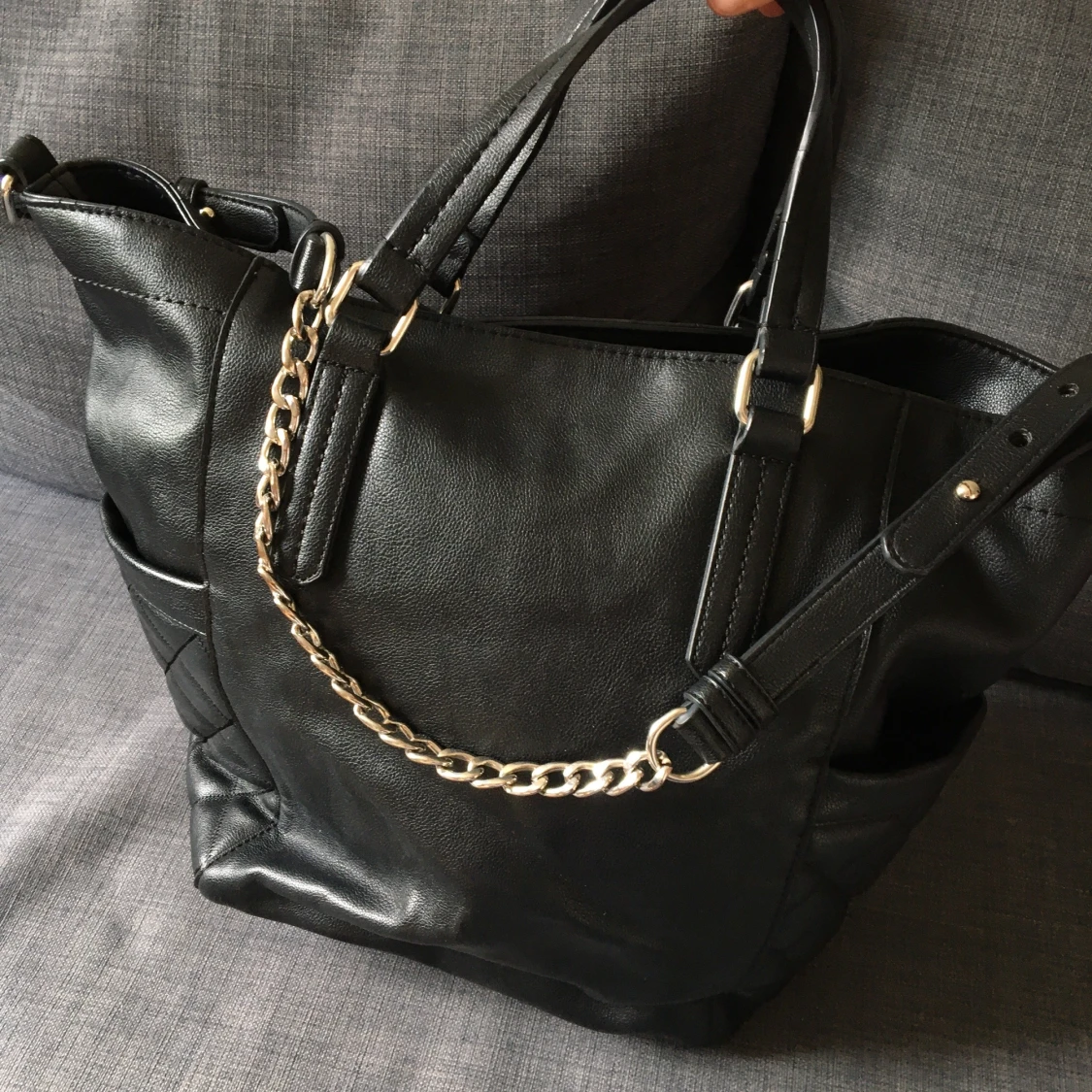 Svart väska med kedja - 90