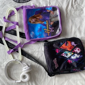 Två olika väskor  - Säljer dessa två väskor 100krst, frakt: 44kr. Om flera är intresserade blir det en budgivning. Startbud: 100kr st 