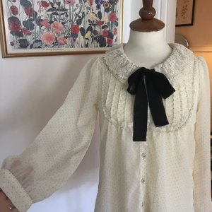 Japanese A.R.W blouse  - Super nice blouse shopped from Japan. Size: M. Never used, so it’s in brand new skick. 