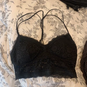 Bralett i Xs - Så fin bralett från Hollister, använd 1 gång o är i superskick