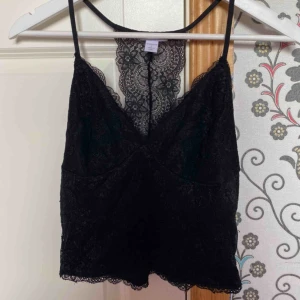  - Helt oanvänd, supersnyggt på, med en nästan helt öppen rygg