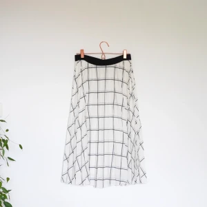 Rutig kjol från H&M - Använd fåtal ggr fint skick.