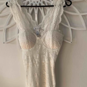  - så fin sommar klänning! aldrig använd