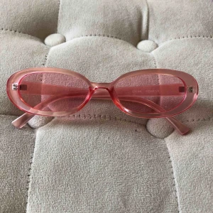  - Fina solglasögon från Behrska 