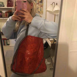  - Stella McCartney liknande väska! Super fin röd i fint skick