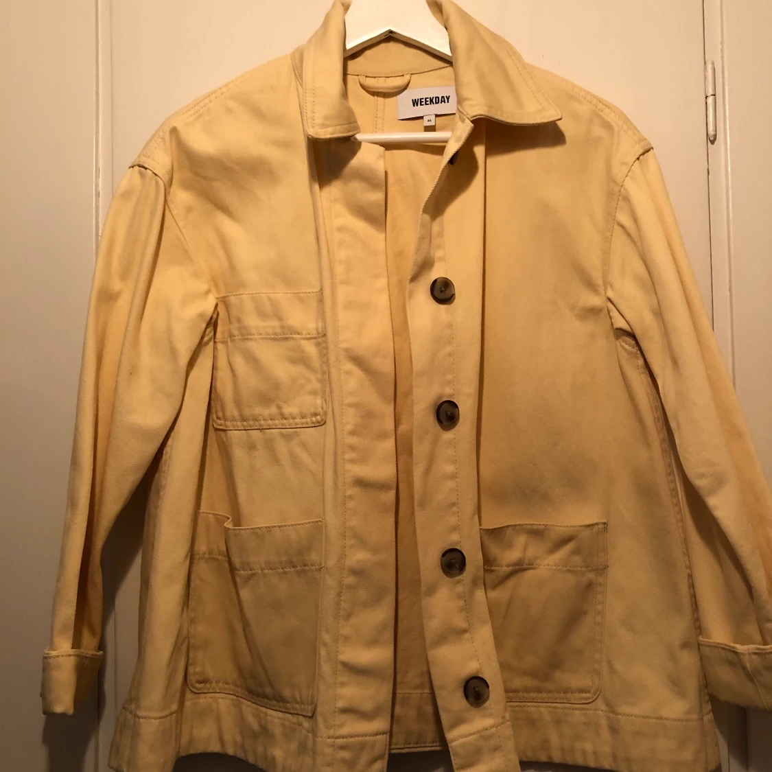 Gul jacka från Weekday
