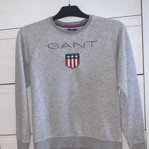 Långärmad Gant tröja - Knappt använd och i mycket bra skick. Köparen står för frakt. Ord. Pris 1000kr