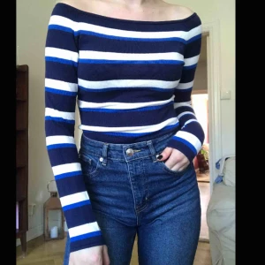  - Jättefin randig tröja från H&M. Kan mötas upp i Stockholm eller frakta! 