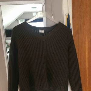  - En jättefin militär grön tröja