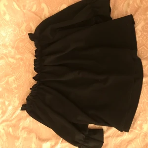 Gullig sommar top  - En top från Nelly trend, använd en gång och är som ny