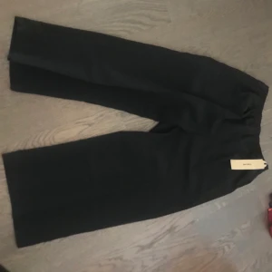 Byxor från Celia  - Oanvända byxor från Celia, nypris 1200kr. Sitter superbra och skönt.