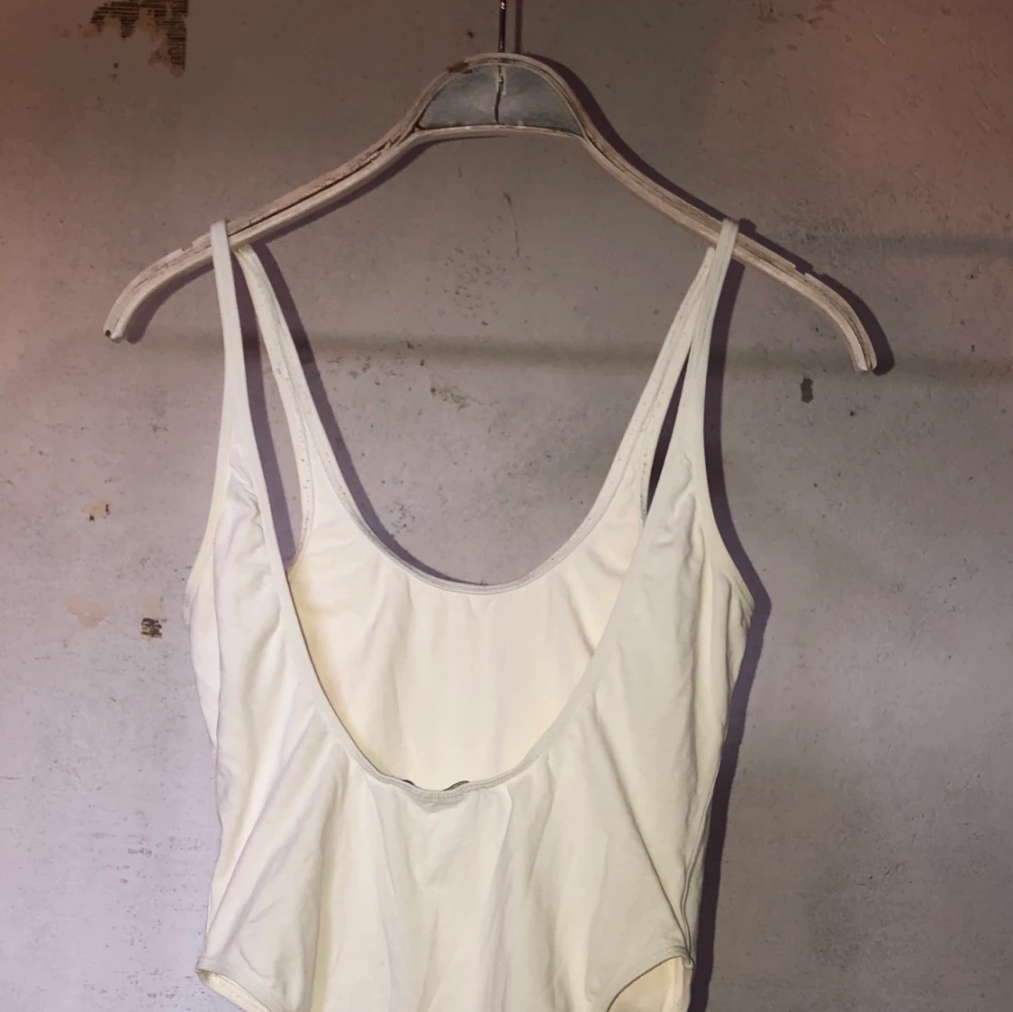 Body med låg rygg från bikbok - 91