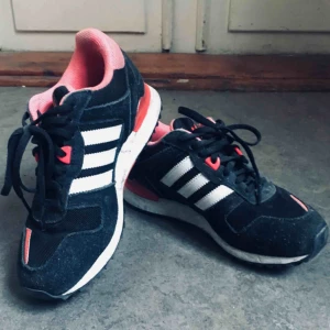  - Sköna Adidas! Något slitna. Möts upp i centrala Sthlm annars tillkommer frakt 🌸