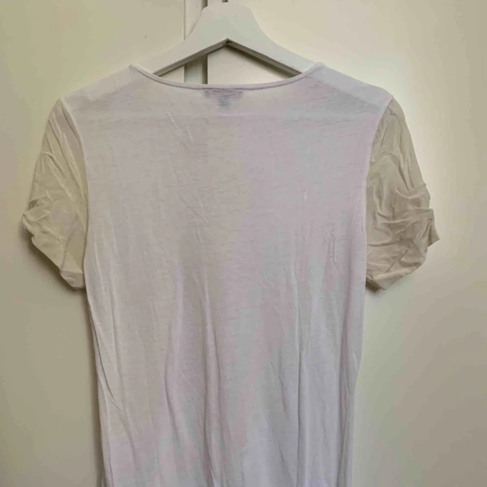 T-shirt made of cotton and silk. . Blusar.