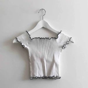  - Supersöt croppad offshoulder tröja från zara!! Köparen står för frakt🥰