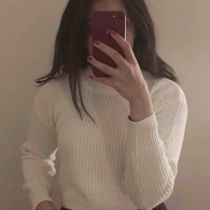  - Helt ny oanvänd stickad tröja från Gina tricot, köpt för 250kr förra veckan. Prislappen är kvar. Frakt tillkommer!